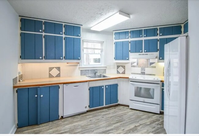 Photo - 3417 The Trail Rd