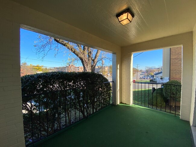 Photo - Lee Terrace Apartments