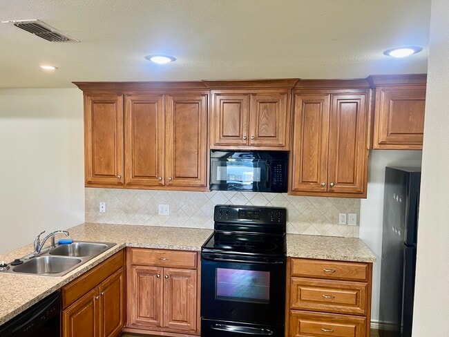 Photo - 202 Chestnut Dr Unit Duplex