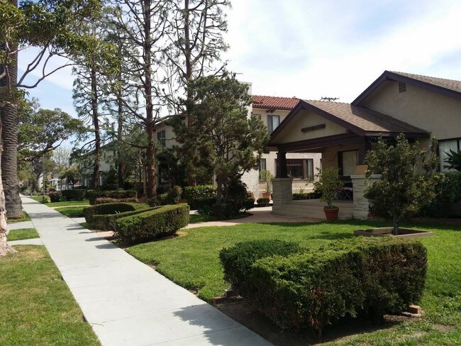 Hermosa calle - 3524 E 2nd St