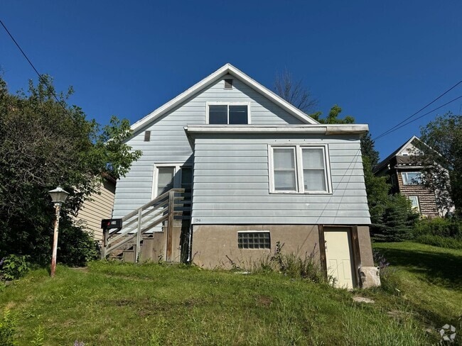 Building Photo - 1318 E 11th St Unit 1318 E 11th St Rental