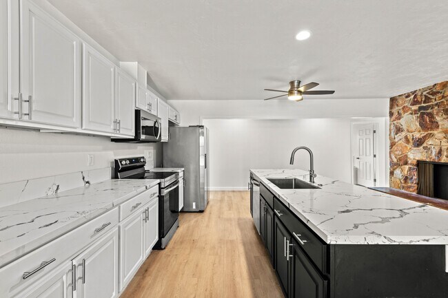 5527 Dorothy Dr