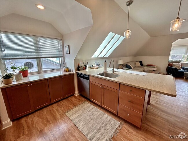 Building Photo - 295 Summer St Rental