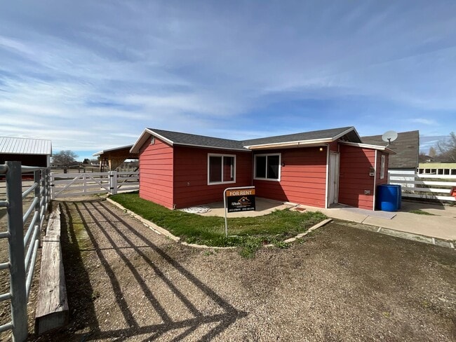 Building Photo - 5859 S 3500 W Unit 2 Rear