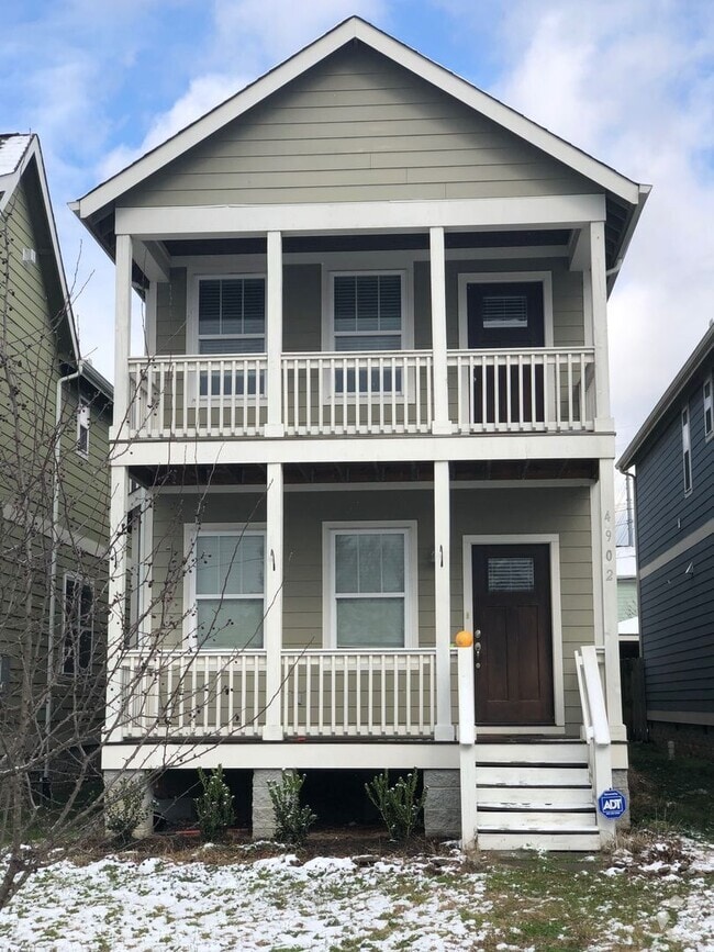 Building Photo - Stunning home in Historic West Town!