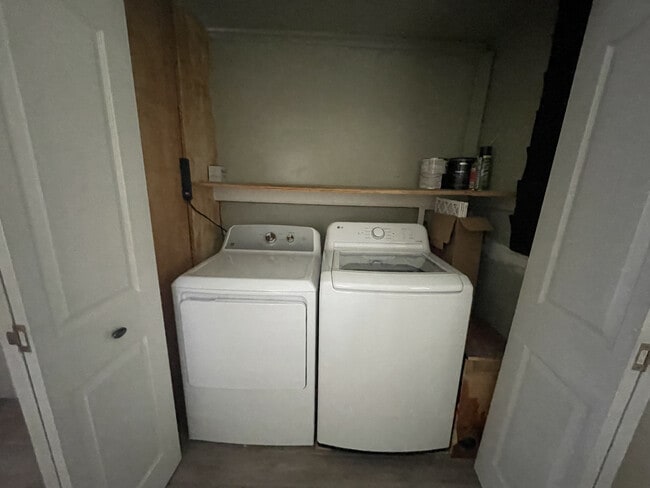 Photo - 2422 Stafford St