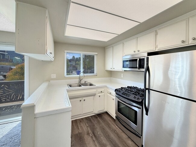 Photo - 825 Normark Terrace