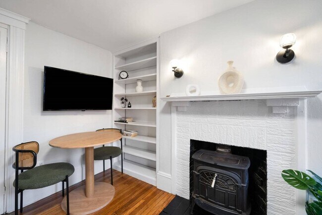 Photo - 102 Revere St Unidad 3