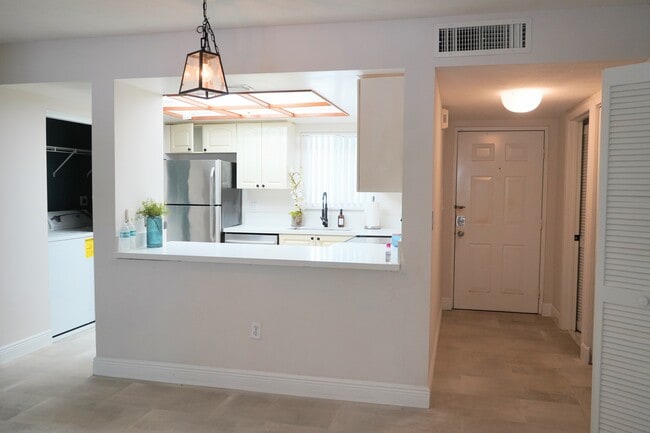 Building Photo - 269 NW 7th St Unit 208 Rental