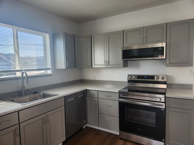 Photo - 405 Williams Ave N