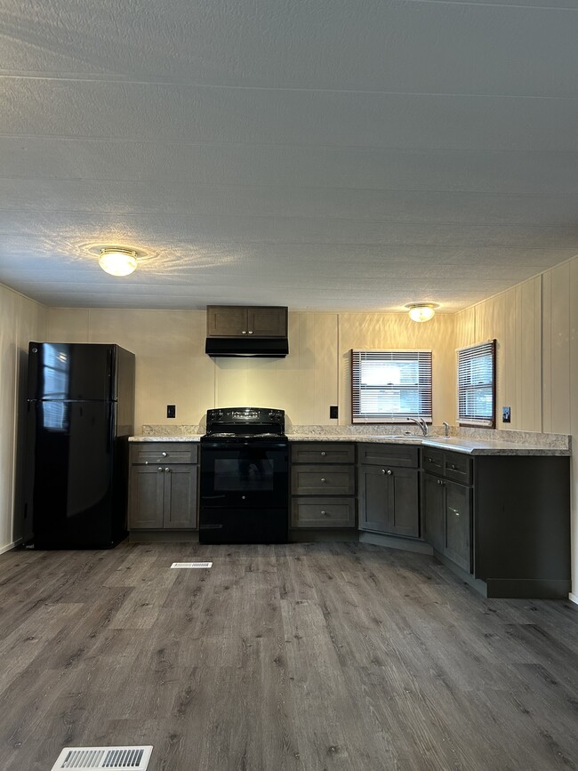 Photo - 9227 Scale Rd