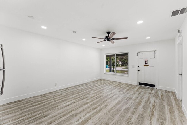 Photo - 134 SW 14th Ave