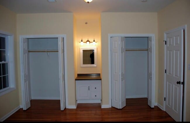 Building Photo - 327 S Park St Rental