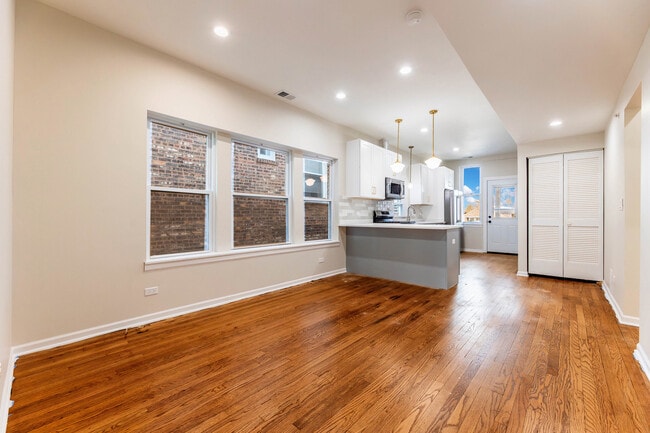 Photo - 18 S Austin Blvd