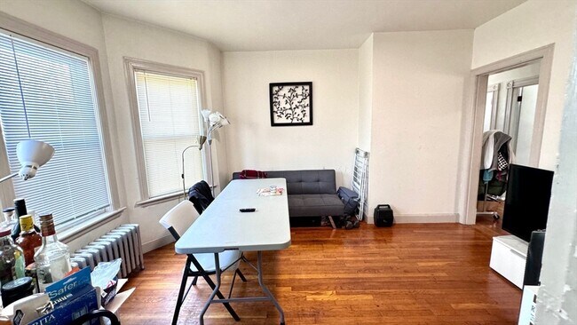 Photo - 76 Antwerp St Unit 1