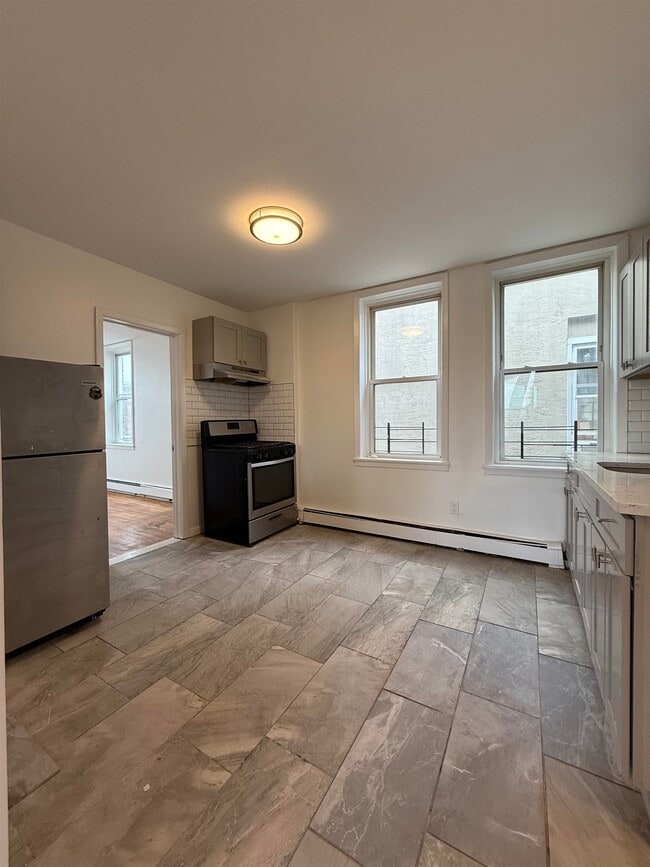 Photo - 972 Broadway Unidad 3R Rental