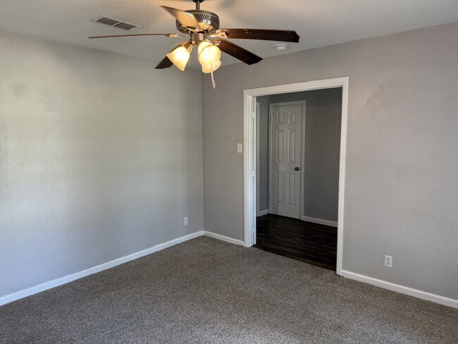 Photo - 1833 Skyline Dr