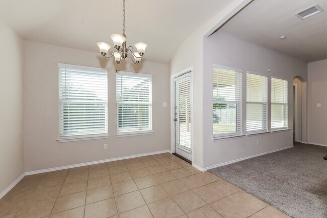 Photo - 409 Roundrock Ln