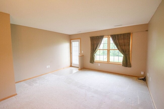 Photo - Townhome in Quiet NW Rochester Neighborhood!
