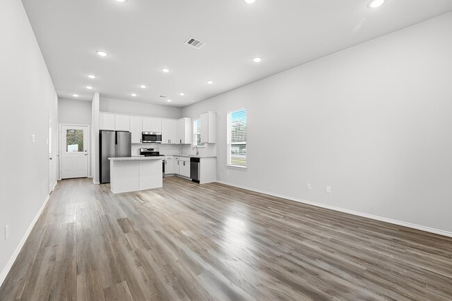 Photo - 15618 Sycamore Dr