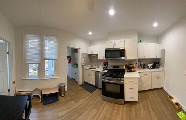 Building Photo - 254 Windsor St Unit 2L Rental