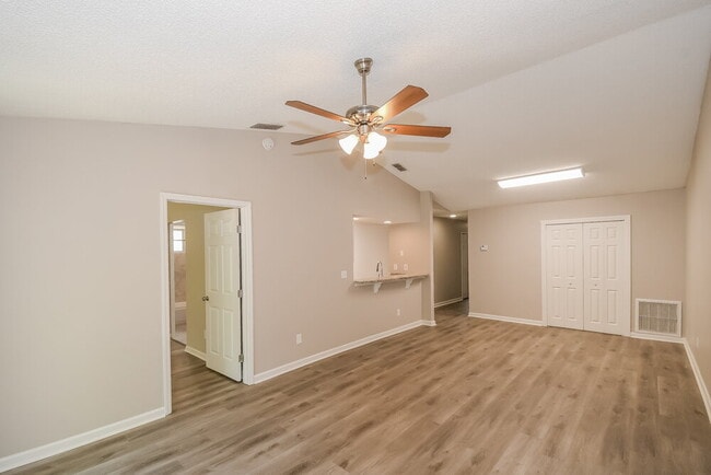 Photo - 282 Aquarius Cir W