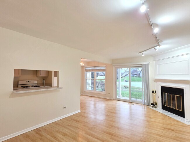 Photo - 1376 Longacre Ln