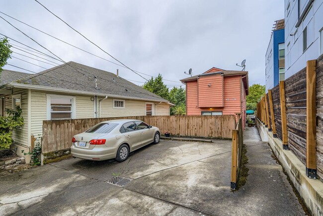 Building Photo - 927 28th Ave S Unit A Rental