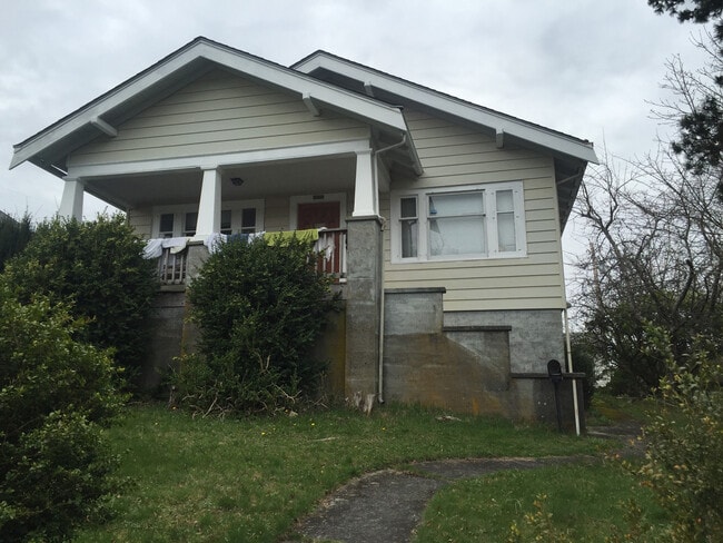 Building Photo - Pre-Leasing for September - 4bed/2bath House