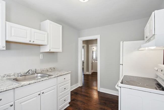Photo - Large 2 Bedroom/1 Bath Downtown Home Near ...