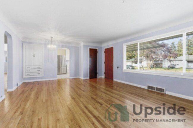 Photo - 227 W Franklin Ct