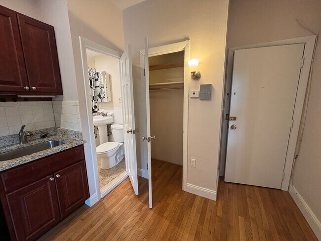 Photo - 49 S Huntington Ave Unidad 104