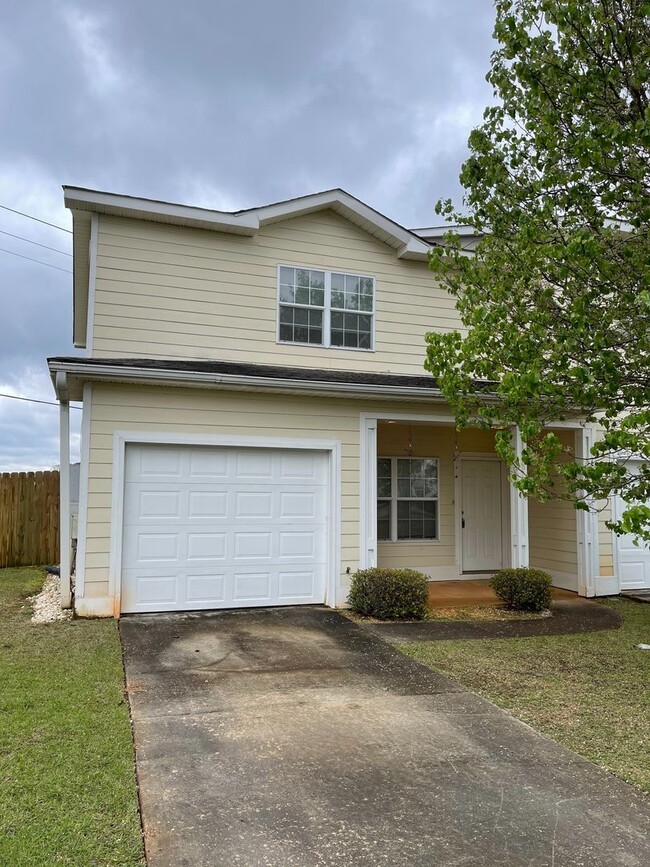 Courtyard Way - Courtyard Way Townhome