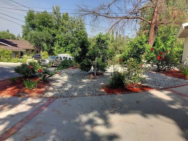 Photo - The Beautiful Home in Crestlawn is read for Lease