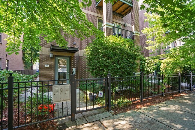 Photo - 1112 W Washburne Ave Unit 301