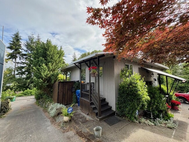 Building Photo - North Queen Anne Duplex