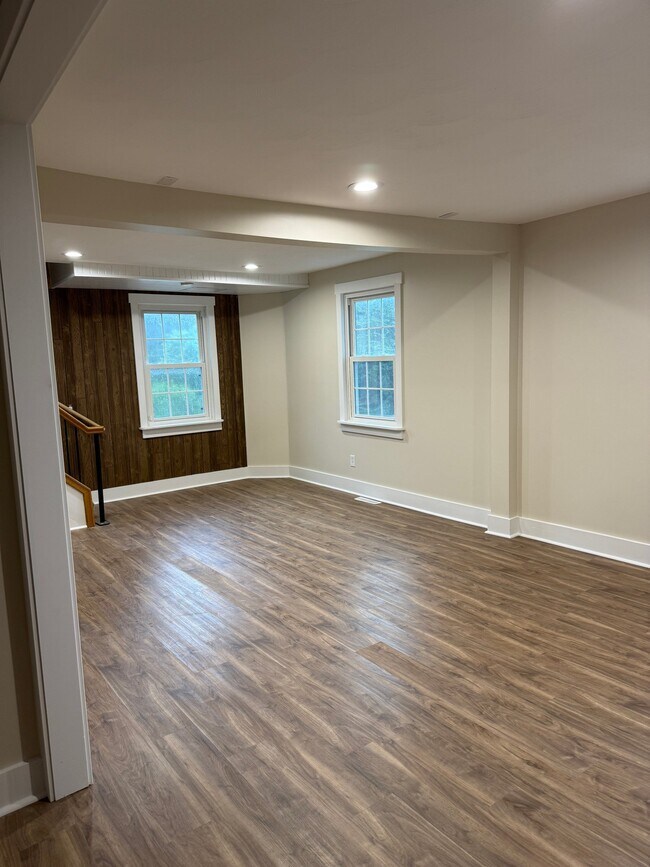 Photo - 305 Crusher Way