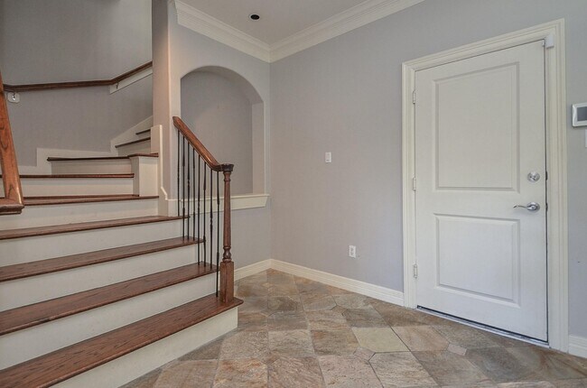 Photo - 625 Hartman St