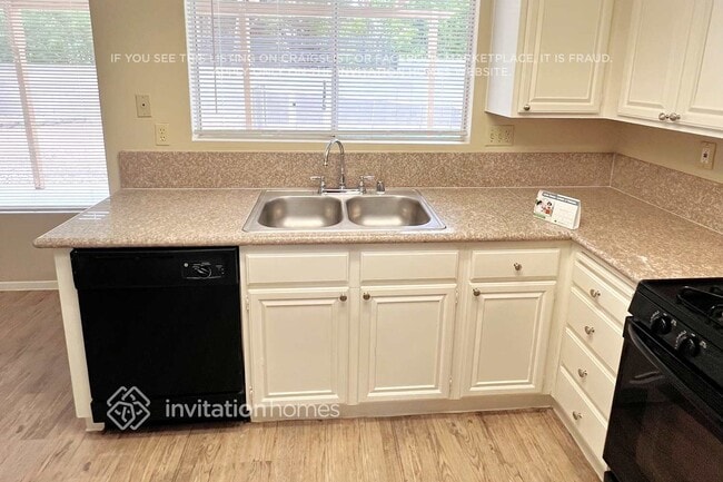 Photo - 330 Templeton Dr