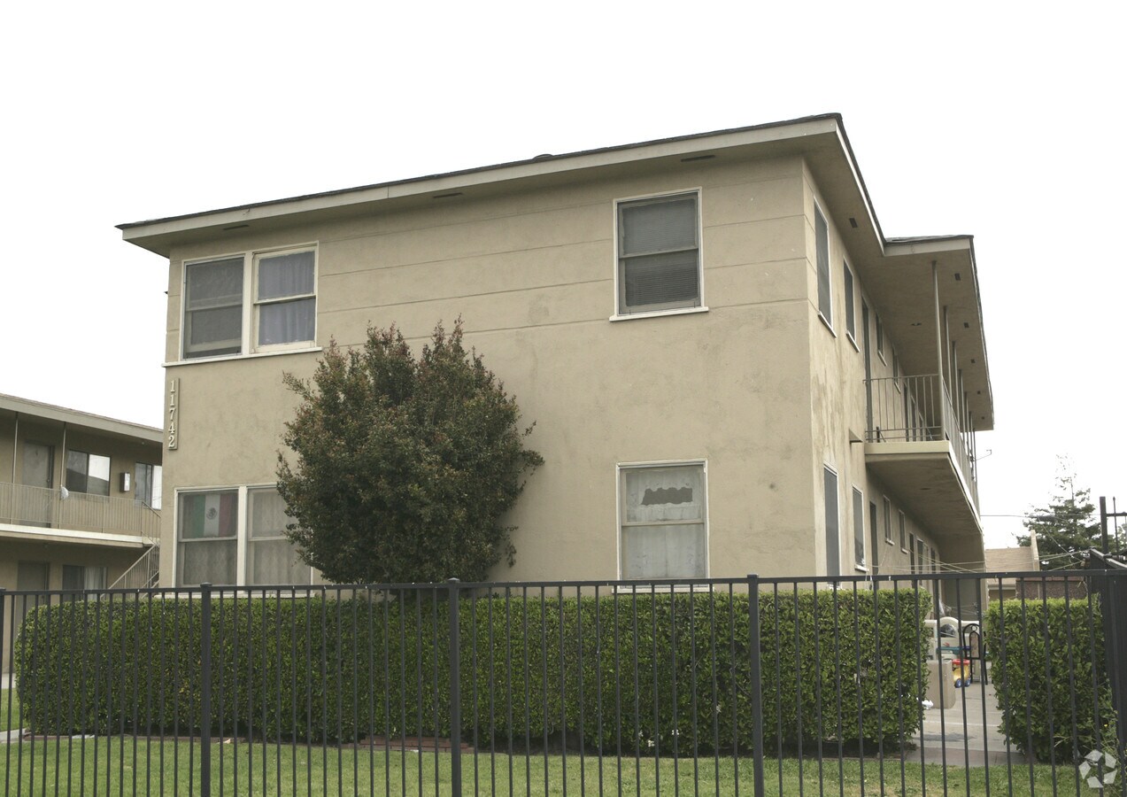 Photo - 11742 S. Vermont Ave