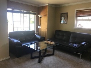 sala de estar de la planta superior - 1005 Moss St Unidad #1