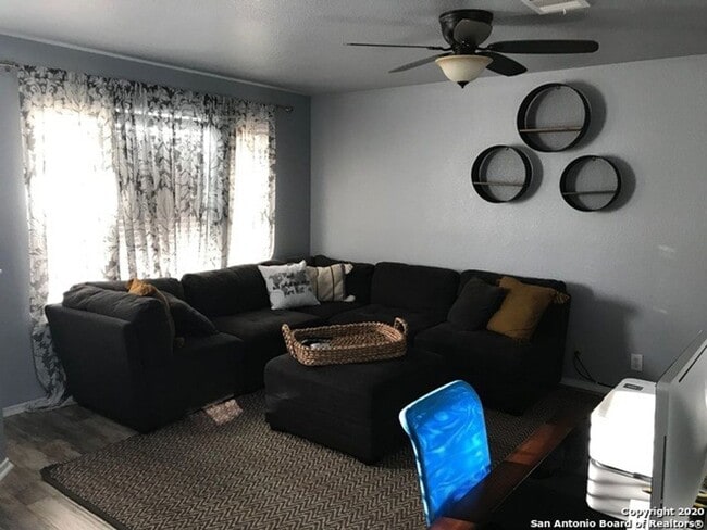 Photo - 606 Campion Red