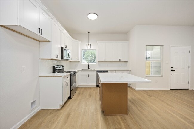 Photo - 309 Massachusetts St