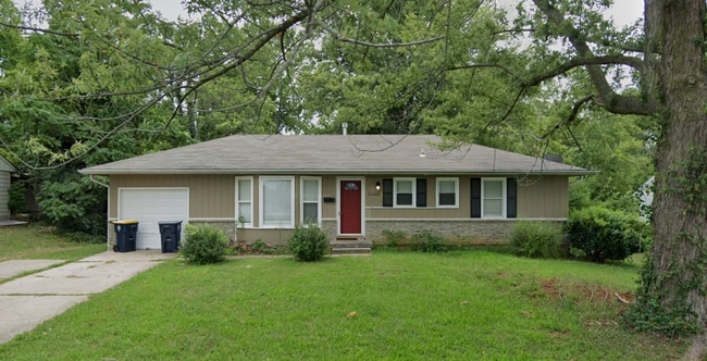 Charming 3 Bedroom 1 1/2 Bath - Charming 3 Bedroom 1 1/2 Bath House