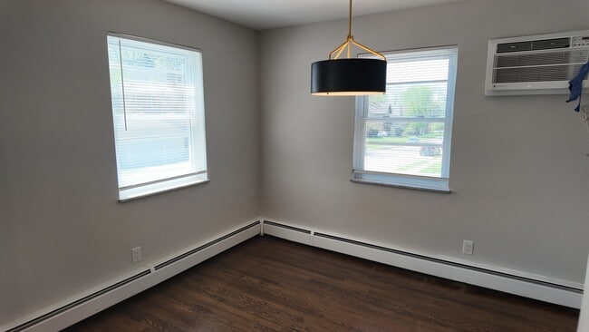 Photo - Freshly Renovated 2-Bed Gem with Artistic Finishes + Garage Option in Cincinnati Unit 2