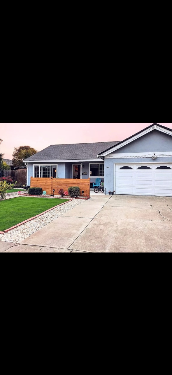 Building Photo - 7897 Shorehaven Ave