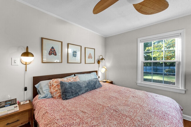 Photo - 2106 Tudor Plz