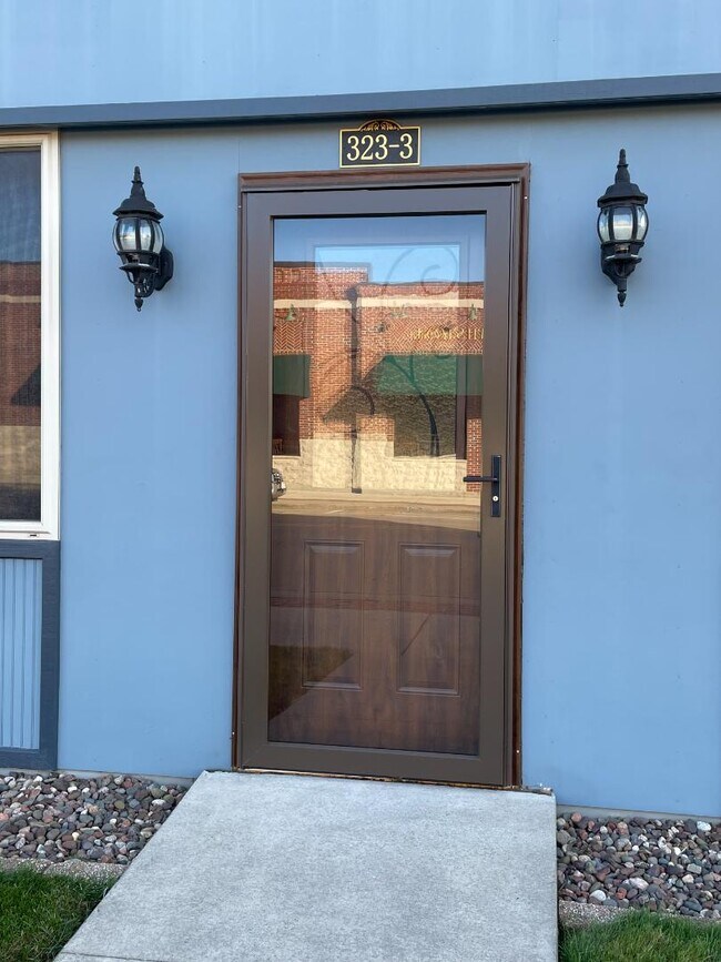 Photo - 323 W Main St