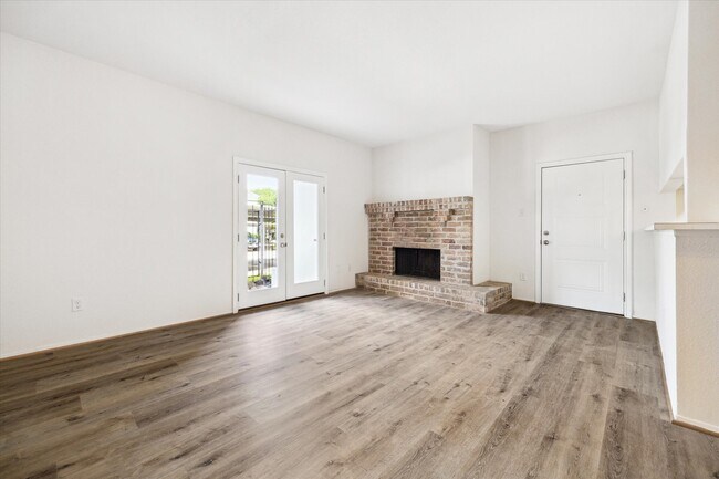 Photo - 2425 Augusta Dr Unit 7