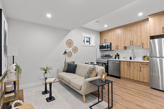 Building Photo - 11143-11170 70 Ave NW Unit BSMT3